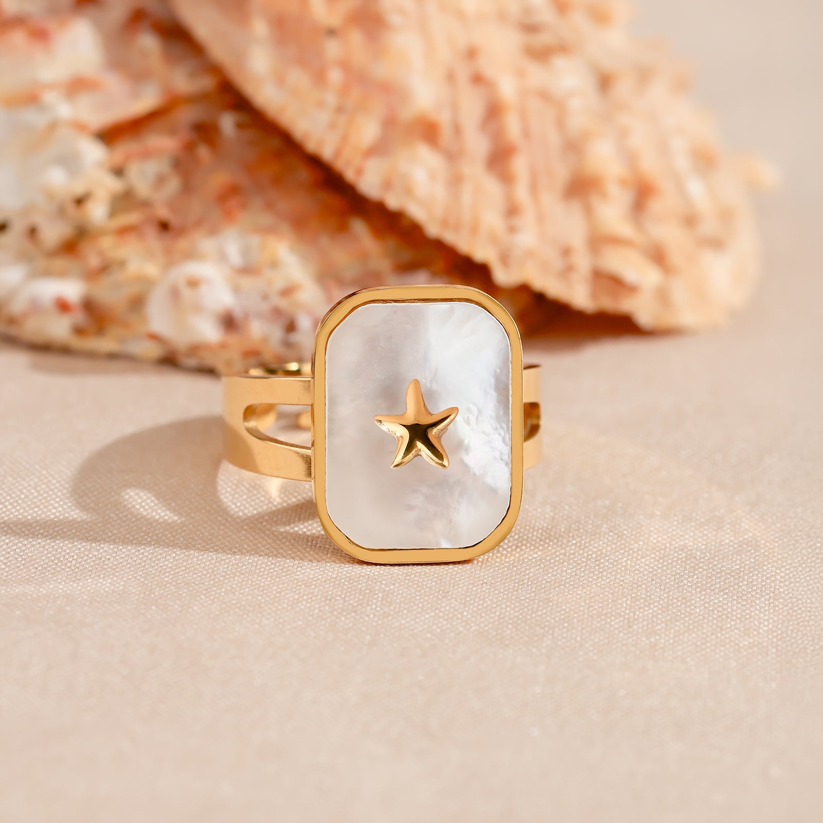 Luna Mare Ring – Mother-of-Pearl & Golden Star