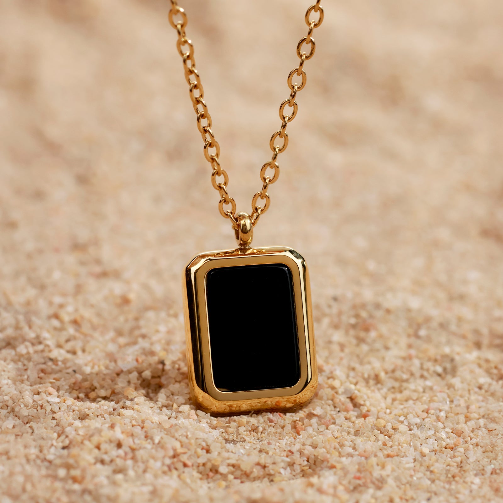 Nocta Onyx Necklace – Rectangular Pendant & Gold Chain