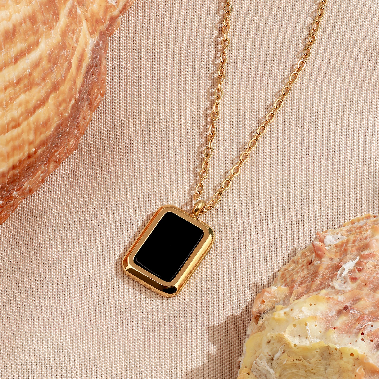 Nocta Onyx Necklace – Rectangular Pendant & Gold Chain