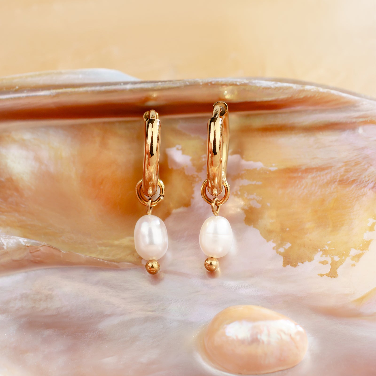 Perla Move Hoops – Natural Dangling Pearls & 18K Gold Finish