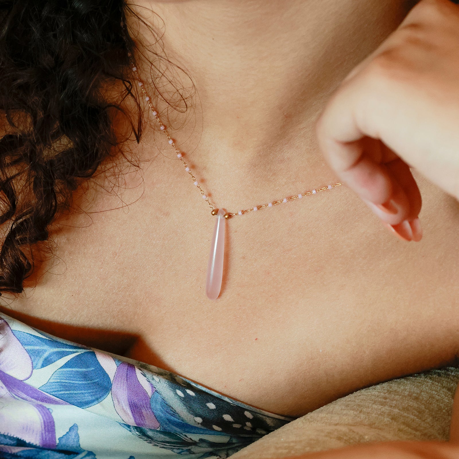 Amaya Quartz Necklace – Rose Quartz Drop Pendant & Beaded Chain