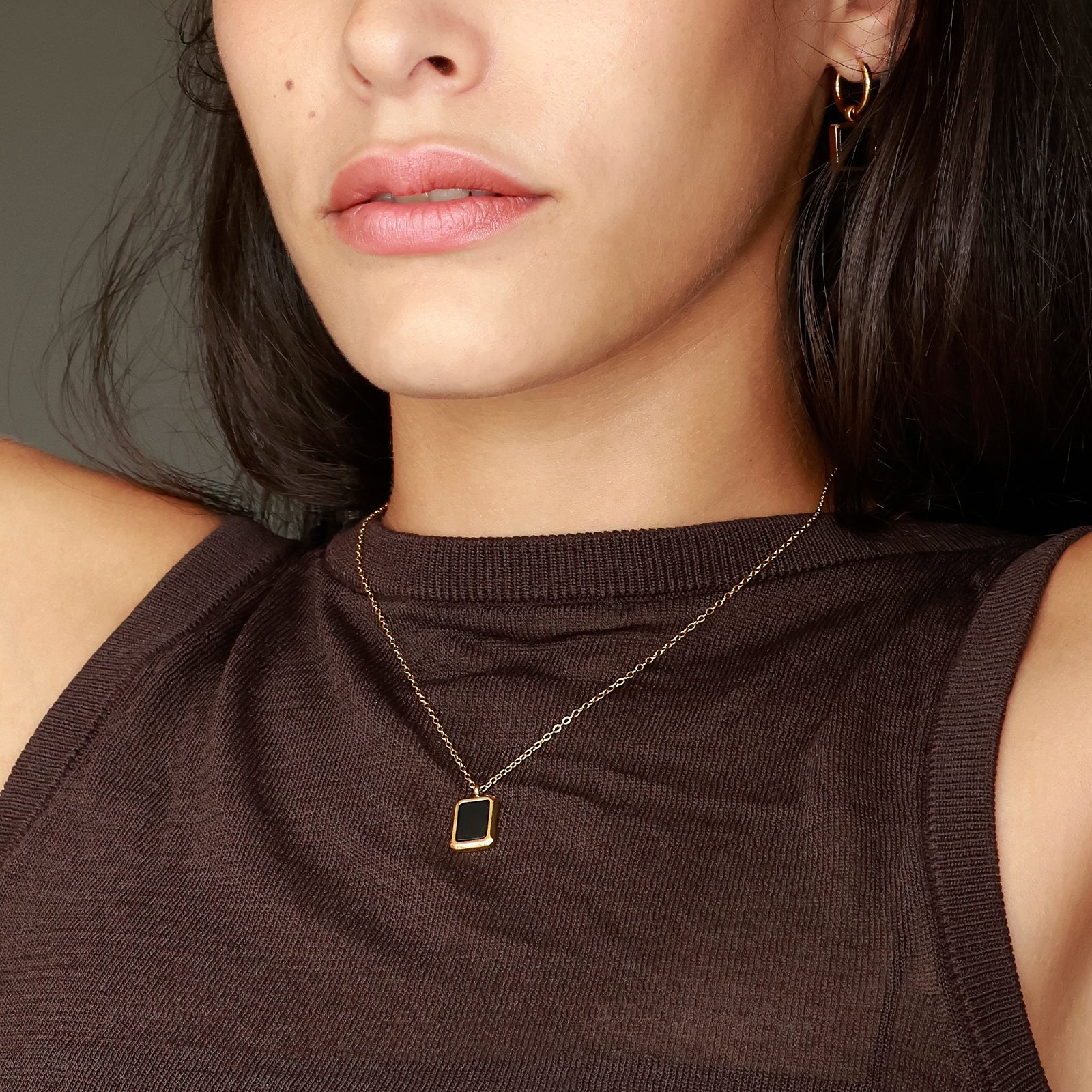 Nocta Onyx Necklace – Rectangular Pendant & Gold Chain