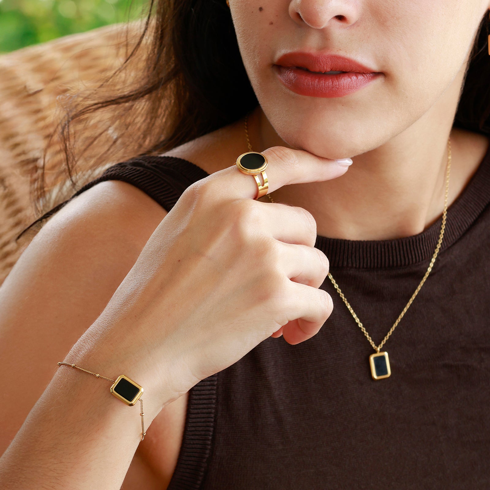 Nocta Onyx Necklace – Rectangular Pendant & Gold Chain