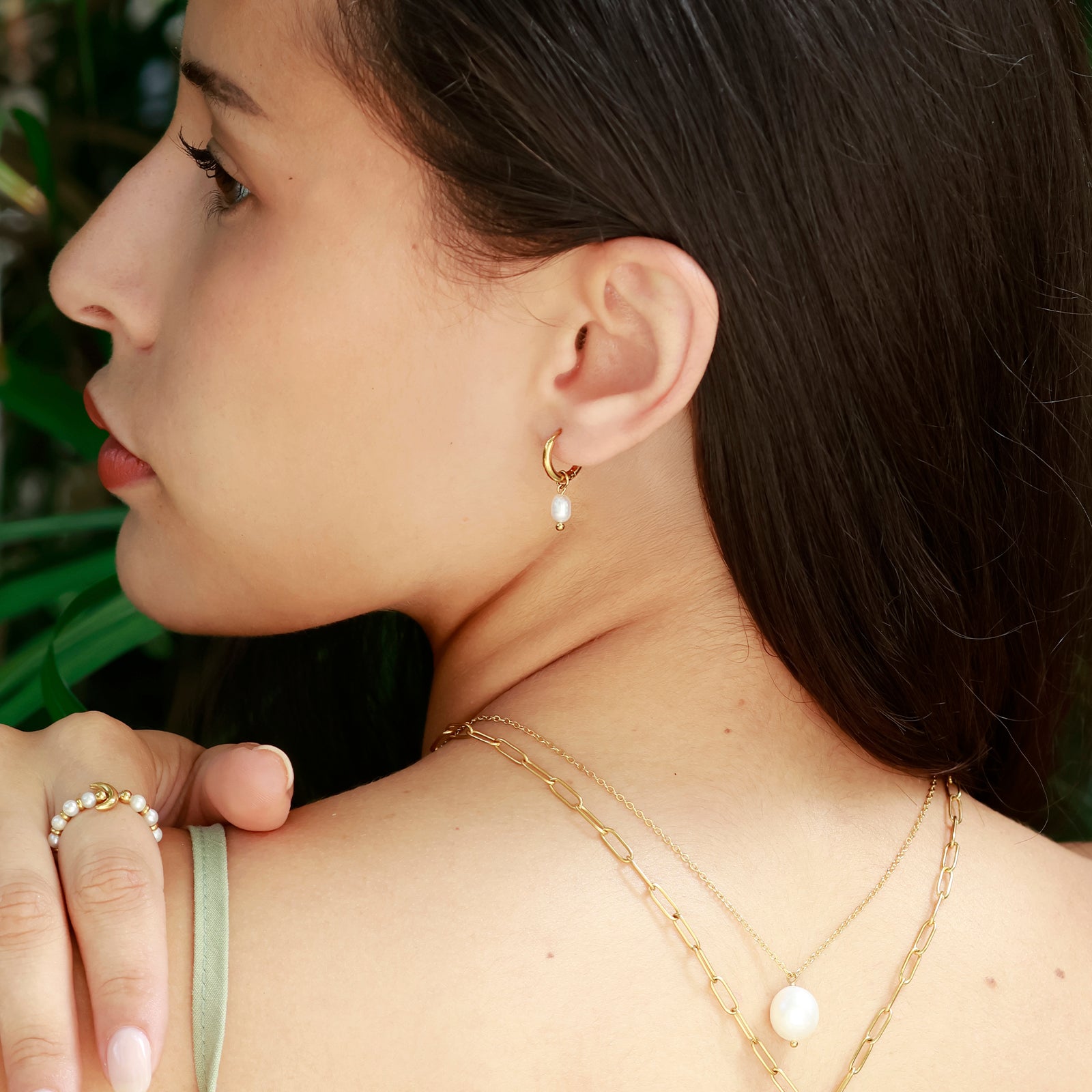 Perla Move Hoops – Natural Dangling Pearls & 18K Gold Finish