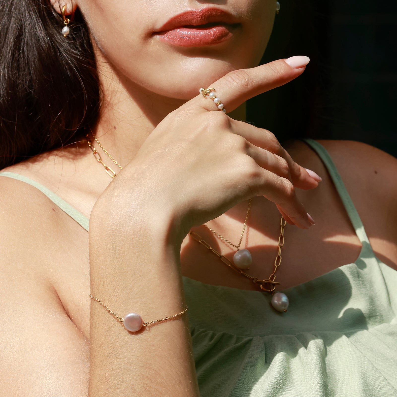 Perla Luna Ring – Natural Pearls & Golden Crescent